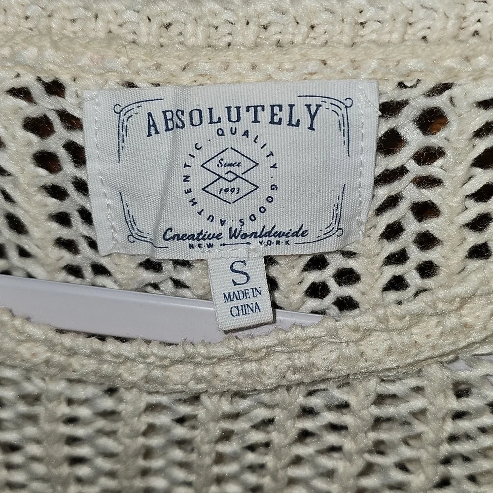 Absolutely Creative Worldwide, Womens Nwots Cream Sweater. Sz Small! DRY GOODS!!